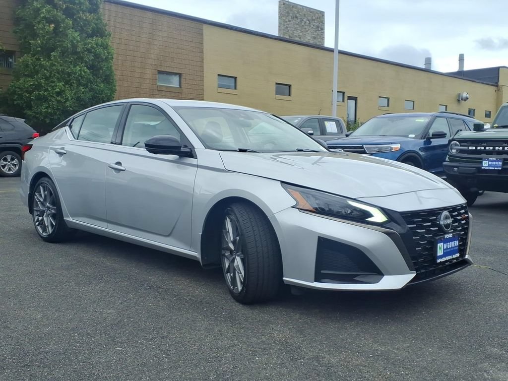 Used 2023 Nissan Altima 2.0 SR FWD image 4