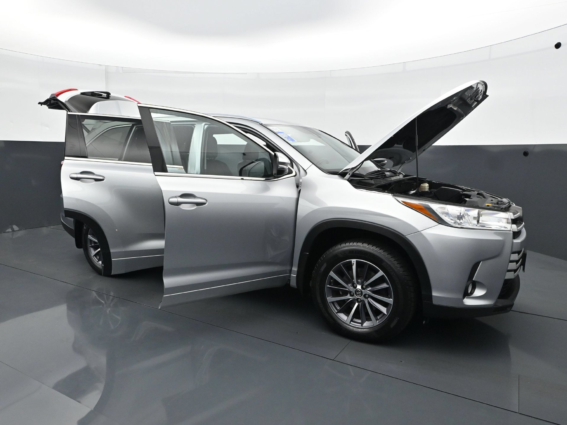 Used 2018 Toyota Highlander XLE AWD/4WD image 37
