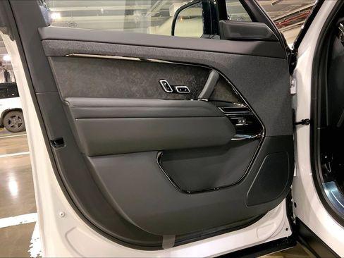 New 2026 Land Rover Range Rover Sport Dynamic SE AWD/4WD image 10