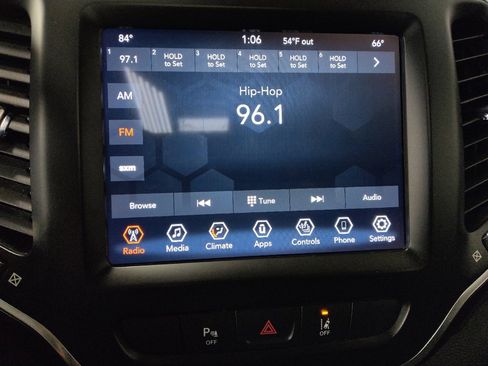 Used 2021 Jeep Cherokee Latitude Lux w/ Sun & Sound Group image 25