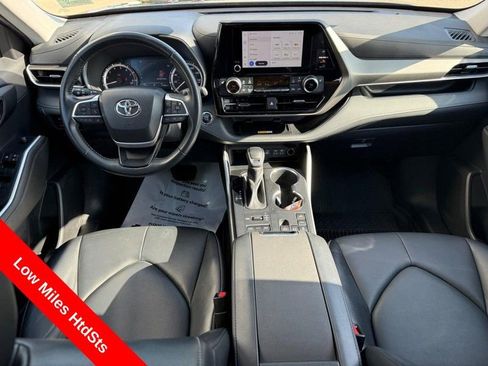 Used 2023 Toyota Highlander XLE AWD/4WD image 14