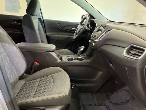 Used 2024 Chevrolet Equinox LT AWD/4WD image 11