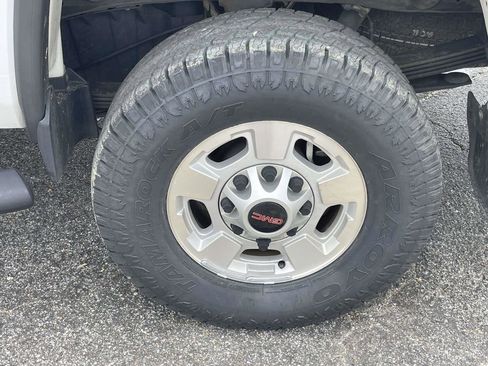 Used 2015 GMC Sierra 2500 2WD Double Cab w/ Sierra Convenience Package image 9