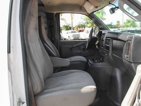 Used 2017 Chevrolet Express 2500 Extended image 32