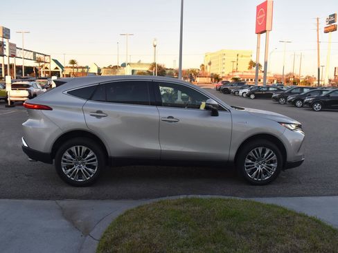 Used 2021 Toyota Venza Limited image 10