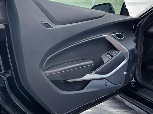 Used 2018 Chevrolet Camaro LT w/ Technology Package RWD image 17