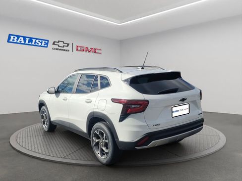 New 2025 Chevrolet Trax LT w/ Driver Confidence Package image 8