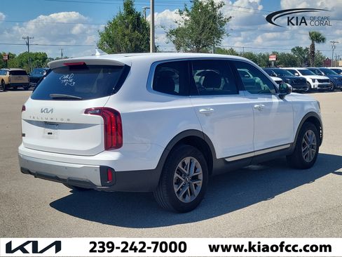 Certified 2024 Kia Telluride LX FWD image 5