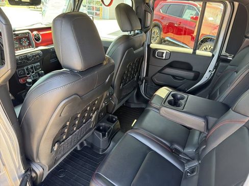 Used 2020 Jeep Gladiator Rubicon AWD/4WD image 16