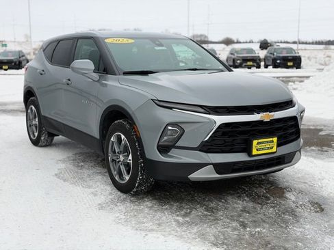 Used 2025 Chevrolet Blazer LT image 3