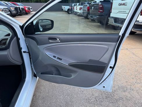 Used 2017 Hyundai Accent SE FWD image 11