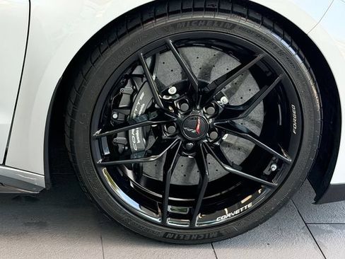 Used 2026 Chevrolet Corvette Z06 w/ Stealth Interior Trim Package RWD image 13
