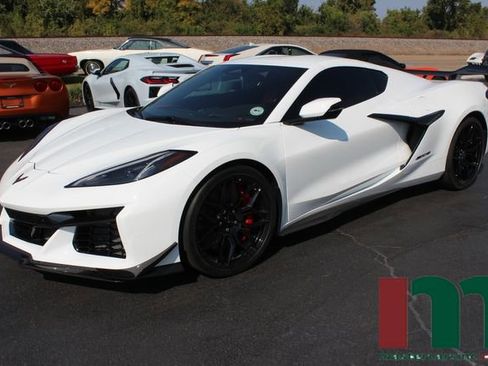 Used 2025 Chevrolet Corvette Z06 w/ Z07 Performance Package image 1