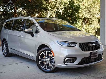 New 2026 Chrysler Pacifica Pinnacle w/ Trailer Tow Group