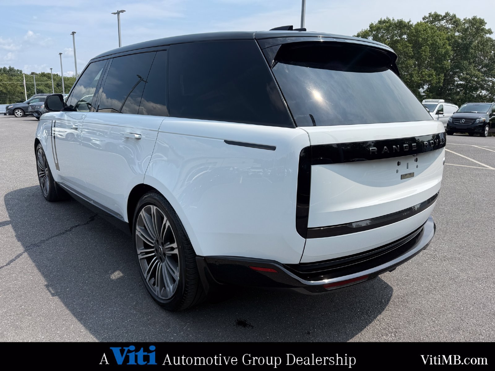 Used 2023 Land Rover Range Rover Long Wheelbase SE AWD/4WD image 6