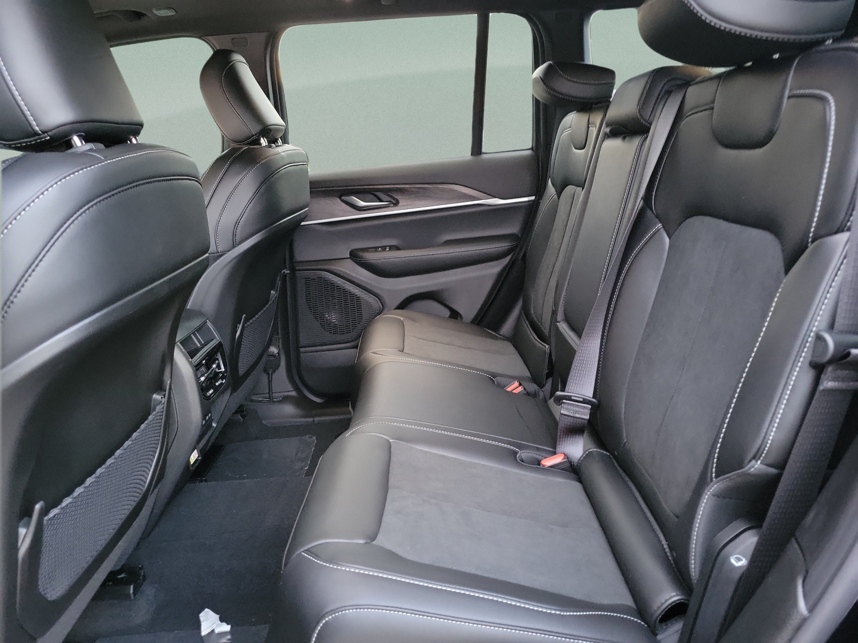 New 2027 Jeep Grand Cherokee Altitude RWD image 6