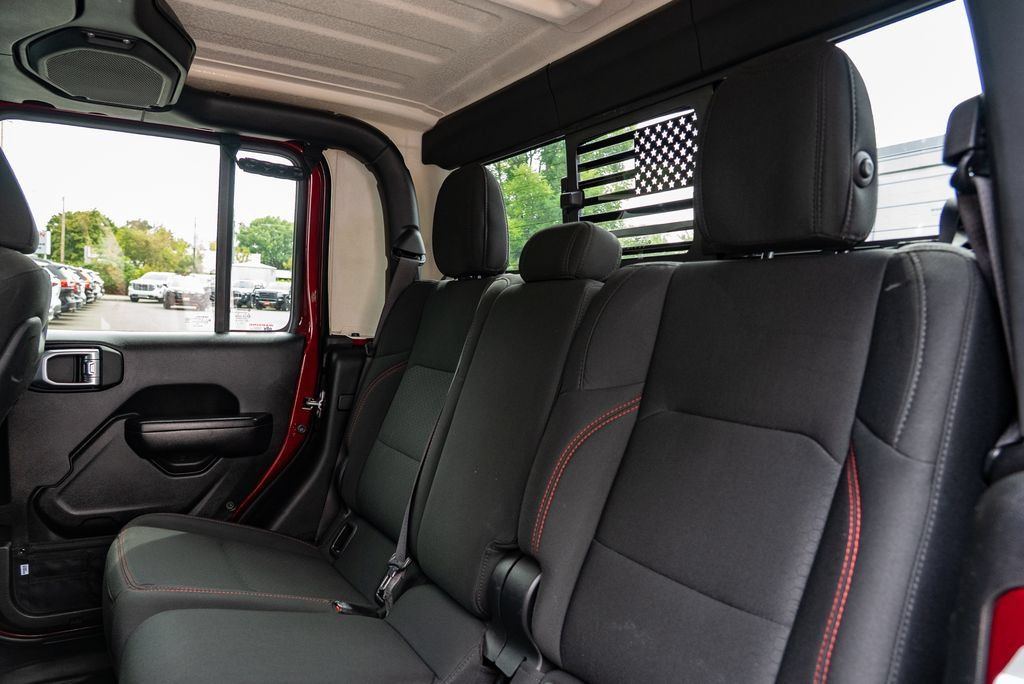 Used 2021 Jeep Gladiator Rubicon AWD/4WD image 24