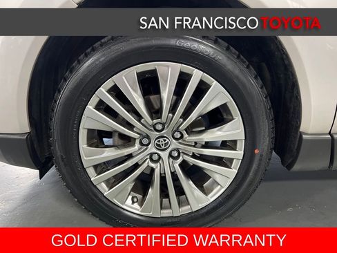 Certified 2021 Toyota Venza XLE image 9