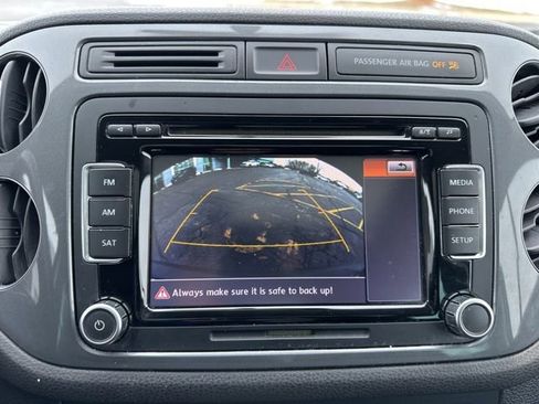 Used 2015 Volkswagen Tiguan SE image 31