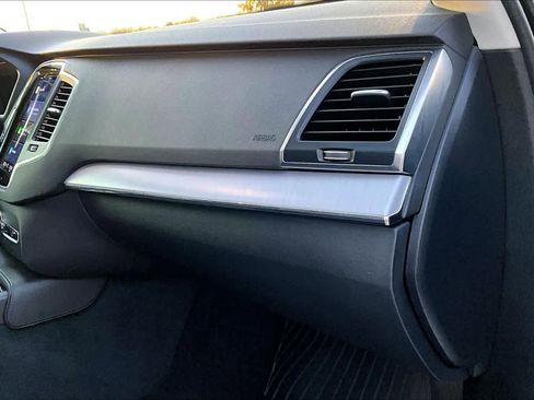 Used 2024 Volvo XC90 B5 Core w/ Protection Package Premier image 17