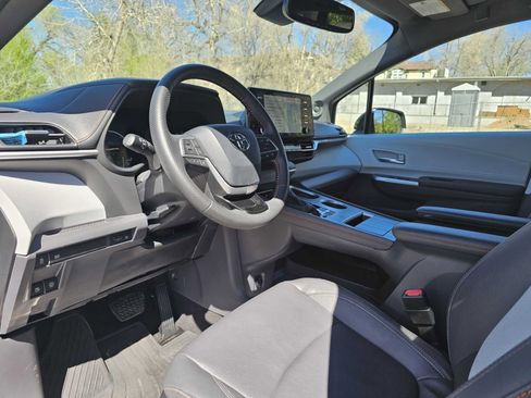 Used 2023 Toyota Sienna XSE w/ XSE Plus Package image 10