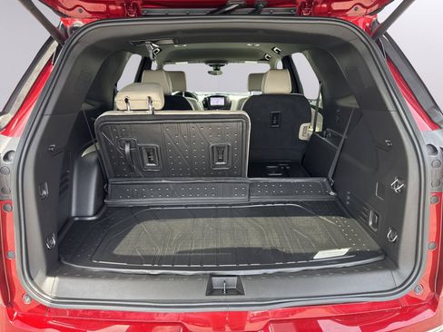 Used 2023 Chevrolet Traverse Premier FWD image 34