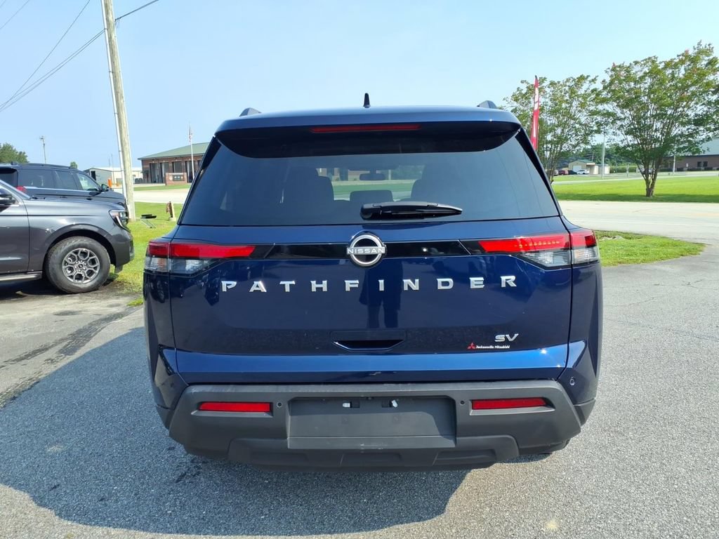 Used 2024 Nissan Pathfinder SV FWD image 3