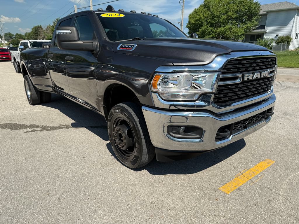 Used 2024 RAM 3500 Big Horn AWD/4WD image 3