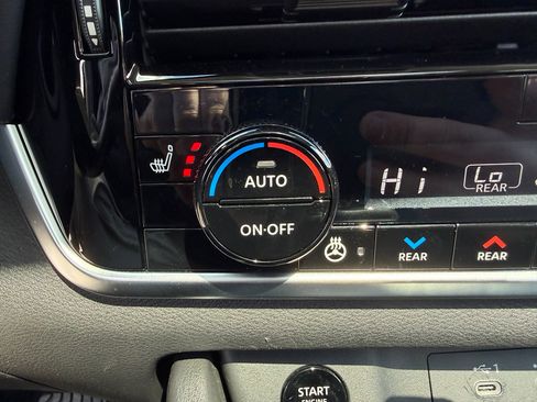 Used 2025 Nissan Rogue SL w/ Tech Package image 24