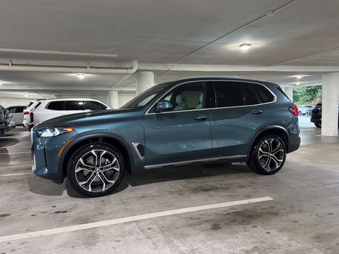 Used 2026 BMW X5 sDrive40i w/ Executive Package RWD image 2
