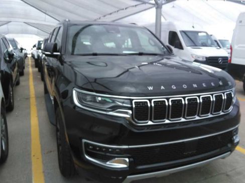 Used 2024 Jeep Wagoneer L Series II w/ Flexible Seating Group AWD/4WD image 2