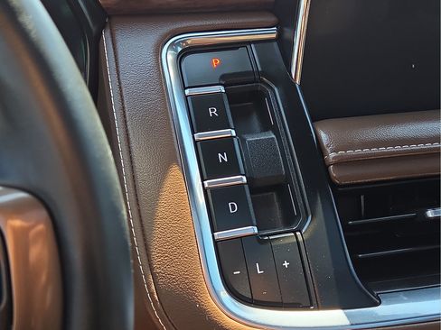 Used 2024 Chevrolet Tahoe High Country AWD/4WD image 20