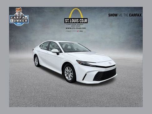 Used 2025 Toyota Camry LE image 1