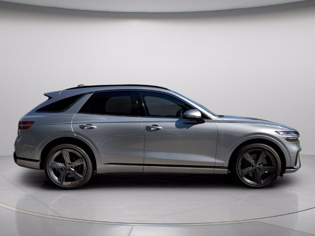 Used 2024 Genesis GV70 2.5T w/ Sport Prestige Package AWD/4WD image 5