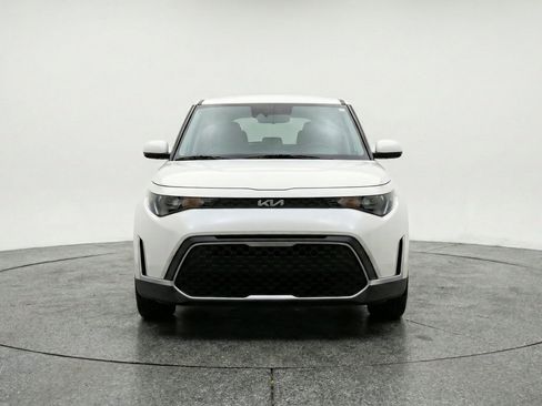 Used 2025 Kia Soul LX w/ LX Technology Package FWD image 2