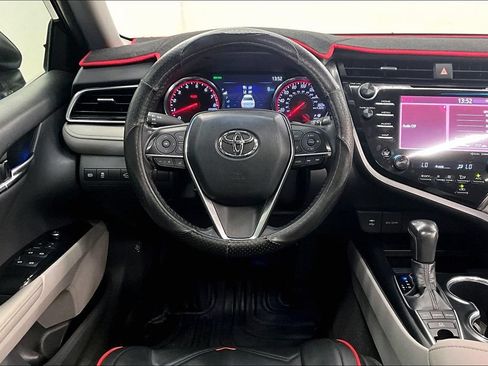 Used 2019 Toyota Camry XSE FWD image 4