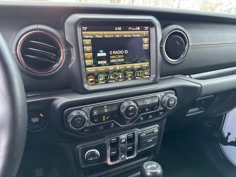 Used 2023 Jeep Wrangler Unlimited Sahara image 24