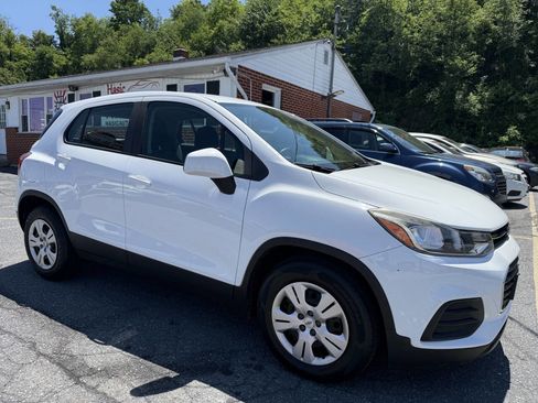 Used 2017 Chevrolet Trax LS FWD image 3