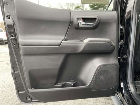 Used 2022 Toyota Tacoma TRD Sport image 15