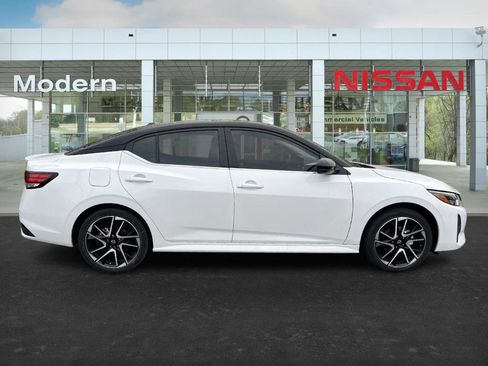 New 2025 Nissan Sentra SR image 6