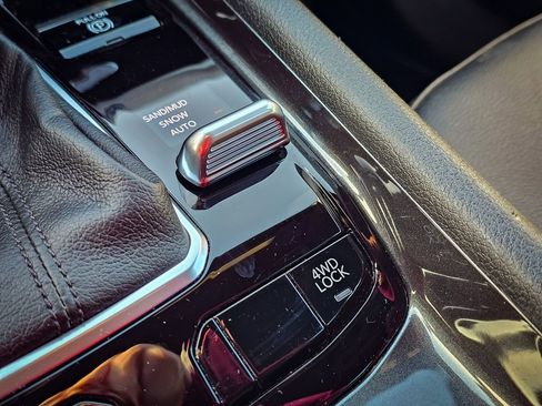 Certified 2024 Jeep Compass Latitude image 25