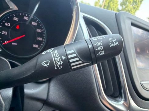 Used 2021 Chevrolet Equinox LT FWD image 23