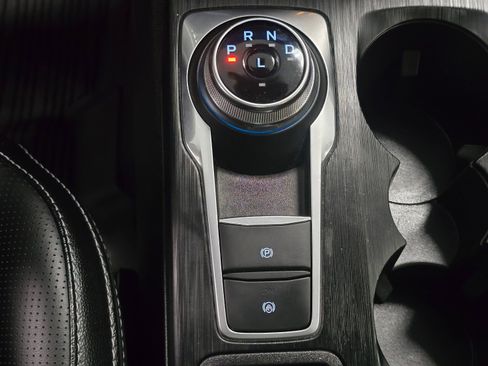 Used 2025 Ford Escape Platinum w/ Premium Technology Package image 16