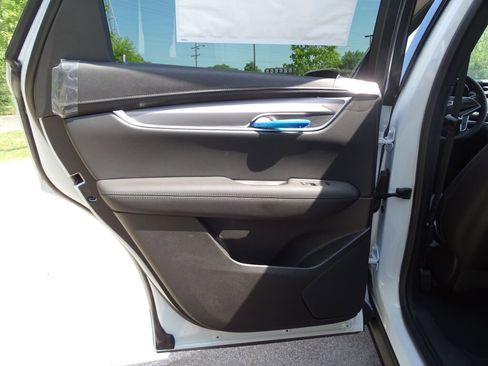 New 2025 Cadillac XT5 Luxury image 25