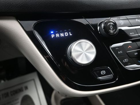 Used 2018 Chrysler Pacifica Touring Plus w/ Tire & Wheel Group image 22