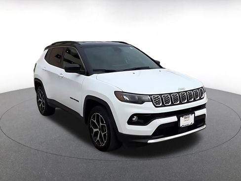 Used 2025 Jeep Compass Limited AWD/4WD image 3