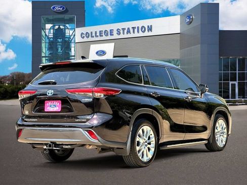 Used 2022 Toyota Highlander Limited AWD/4WD image 5