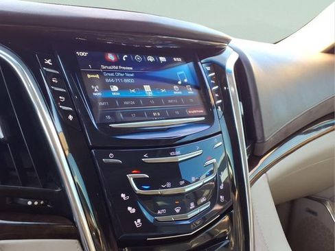 Used 2016 Cadillac Escalade Premium AWD/4WD image 8
