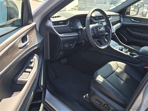 New 2025 Jeep Grand Cherokee Limited w/ Luxury Tech Group II image 4