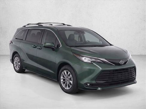 Used 2022 Toyota Sienna LE AWD/4WD image 3